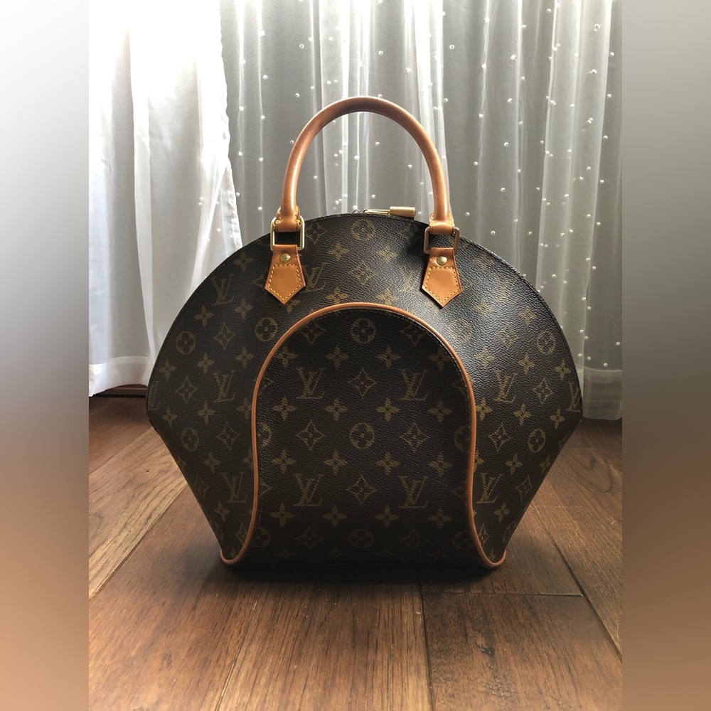 Louis Vuitton Ellipse MM in excellent vintage condition!